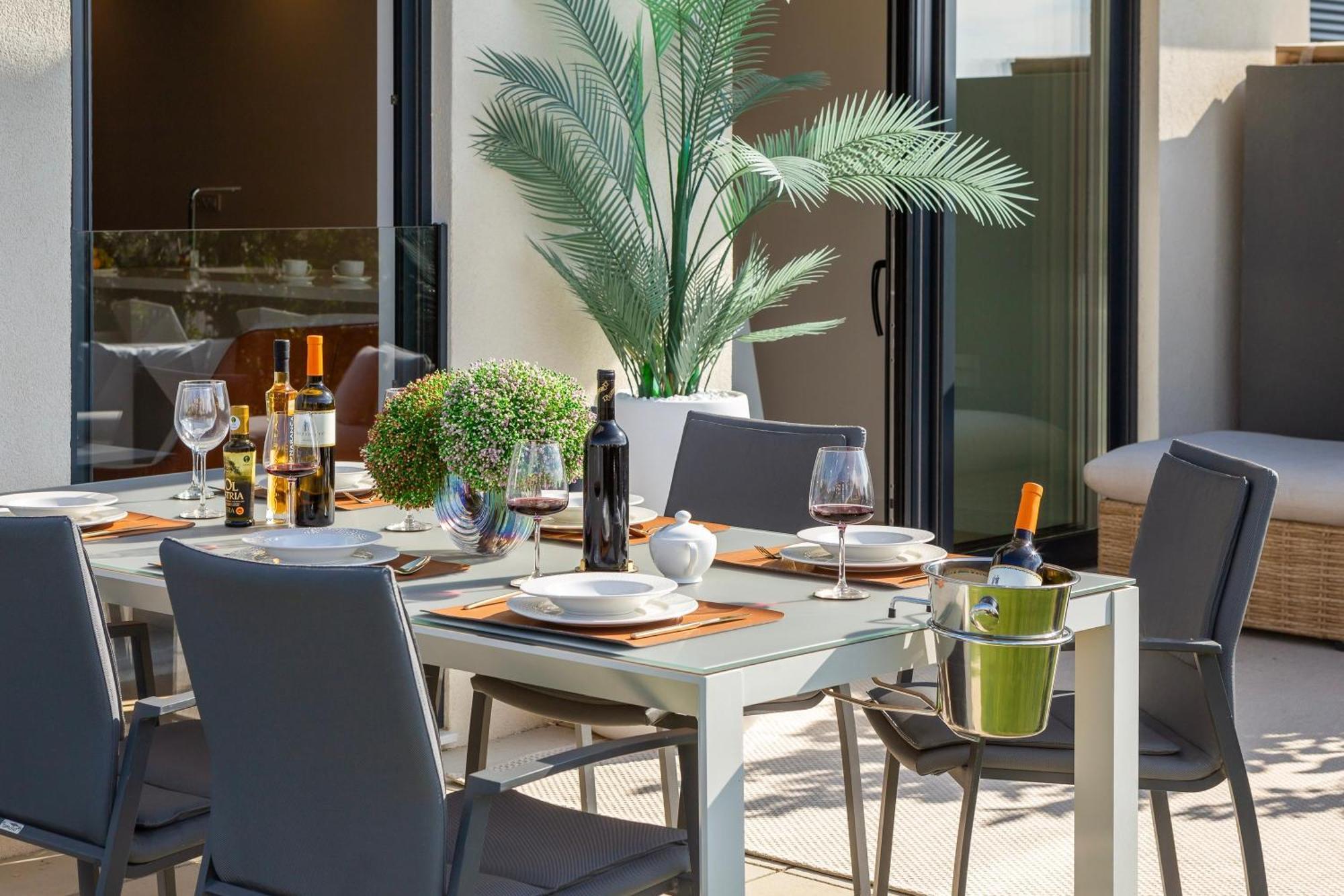 New Luxury Apartment With Private Heated Pool And Amazing Terrace With Seaview Сплит Экстерьер фото